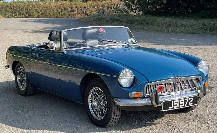 MG B: The Definitive Guide to Britain's Favourite Classic Sports Car