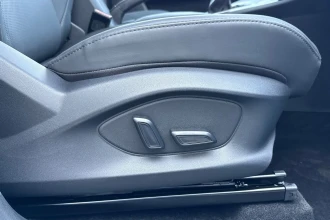 Vehicle Thumbnail 30
