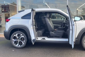 Vehicle Thumbnail 38