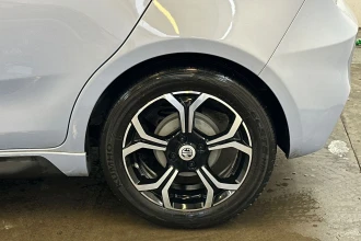 Vehicle Thumbnail 11