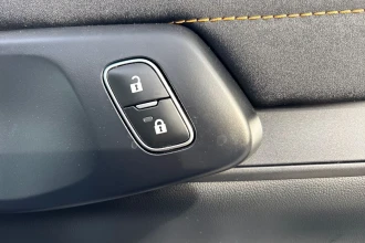 Vehicle Thumbnail 30