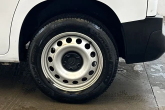 Vehicle Thumbnail 11