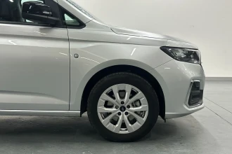 Vehicle Thumbnail 42