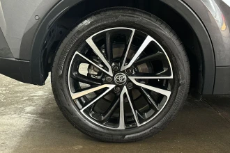 Vehicle Thumbnail 11