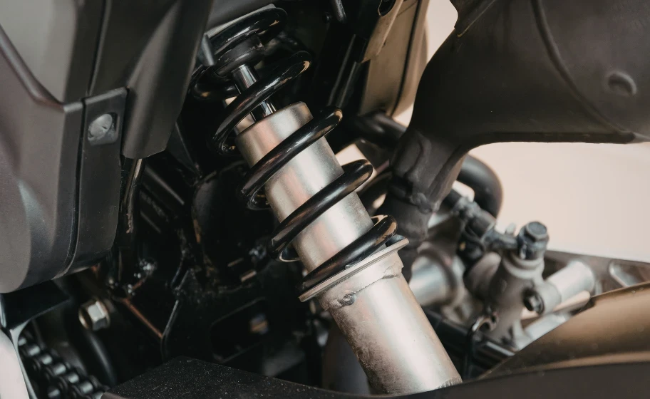 Gas vs Hydraulic Shock Absorbers: What's the Difference?