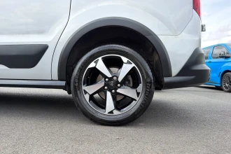 Vehicle Thumbnail 11