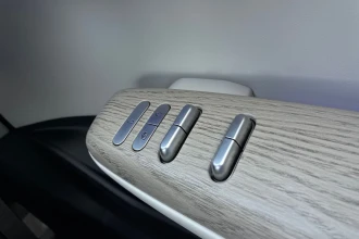 Vehicle Thumbnail 43
