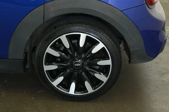 Vehicle Thumbnail 11