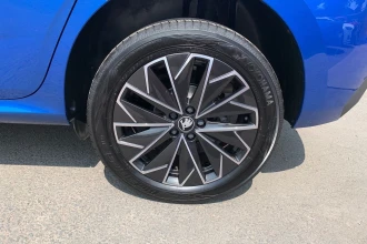Vehicle Thumbnail 21