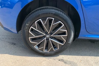 Vehicle Thumbnail 11
