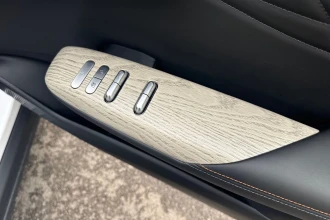 Vehicle Thumbnail 32