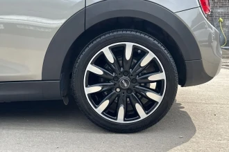 Vehicle Thumbnail 18