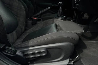 Vehicle Thumbnail 32