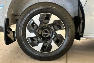 Vehicle Thumbnail 18