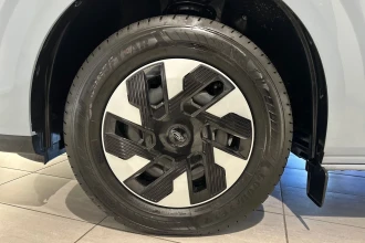 Vehicle Thumbnail 32