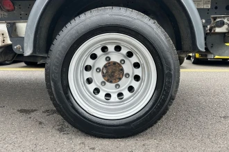 Vehicle Thumbnail 32