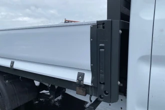 Vehicle Thumbnail 32