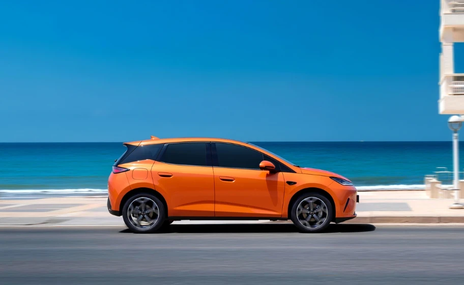 Driving in Extreme Heat: Essential Summer Car Care Tips for UK Drivers