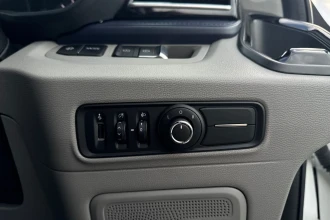 Vehicle Thumbnail 32