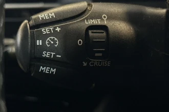Vehicle Thumbnail 32