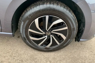 Vehicle Thumbnail 32