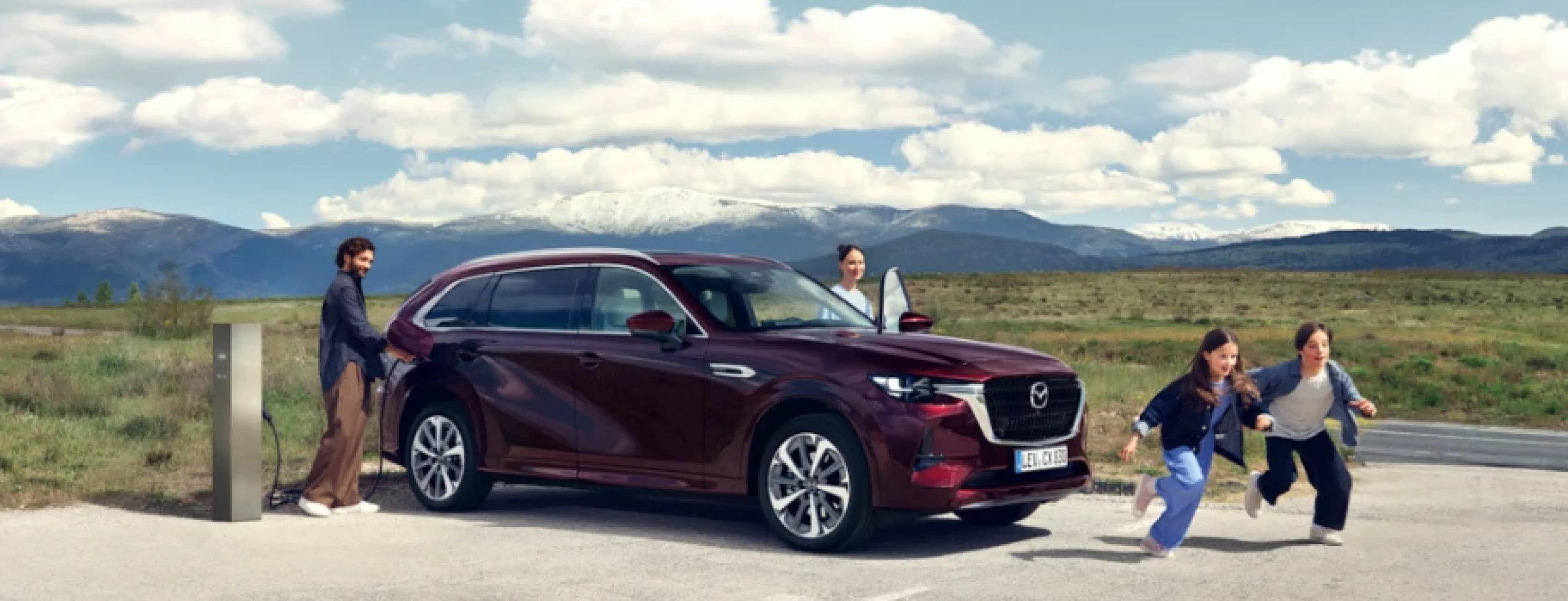 Mazda CX-80 vs Hyundai Santa Fe PHEV: Which Electrified SUV Wins?