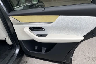 Vehicle Thumbnail 36
