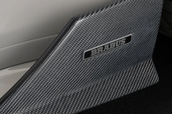 CARBON SIDE SKIRT ATTACHMENTS