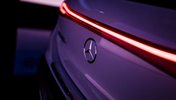 What are Electric and Plug-In Hybrid Cars?