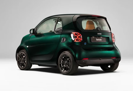smart EQ fortwo coupé Racing Green Edition.