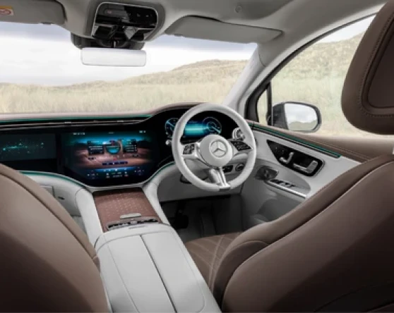 The new EQE SUV Image 2