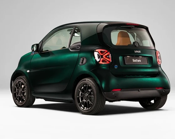 smart EQ fortwo coupé Racing Green Edition. Image 1