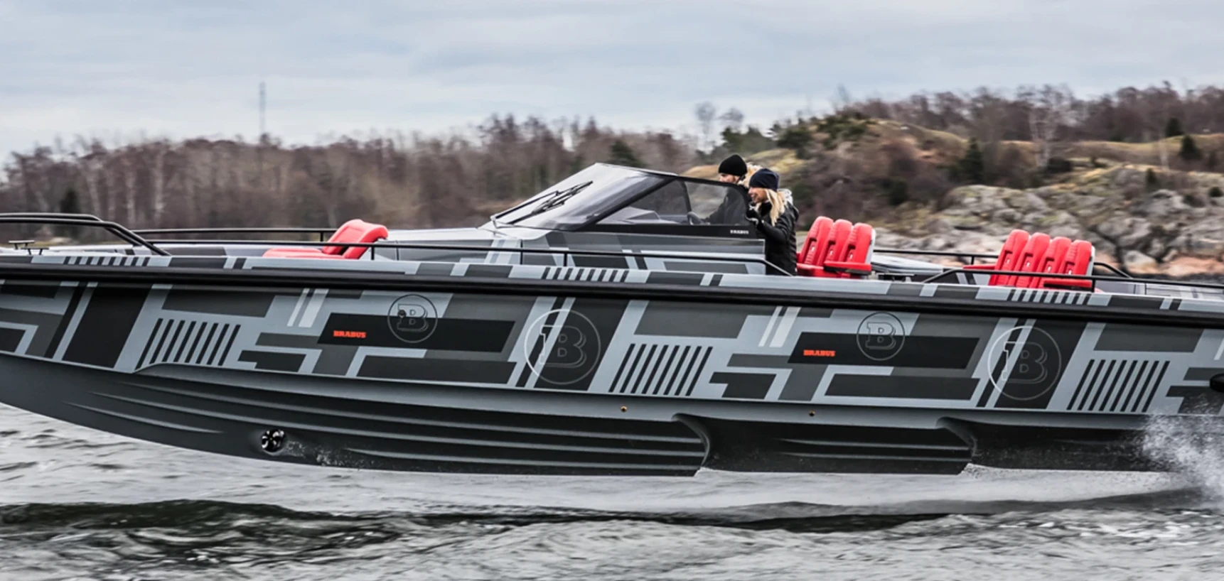 BRABUS SHADOW 900 RANGE RECEIVES RED DOT AWARD