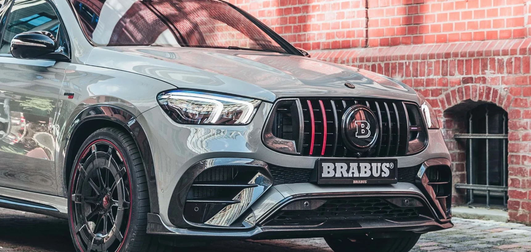 THE WORLD’S FASTEST SUV