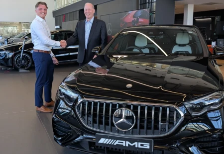 Mercedes-Benz UK delivers new cars to 100,000 private buyers under Agency model