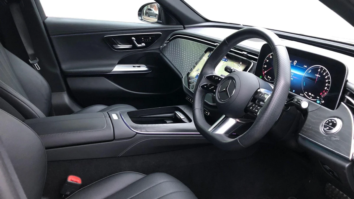 Mercedes-Benz E-Class Image 3