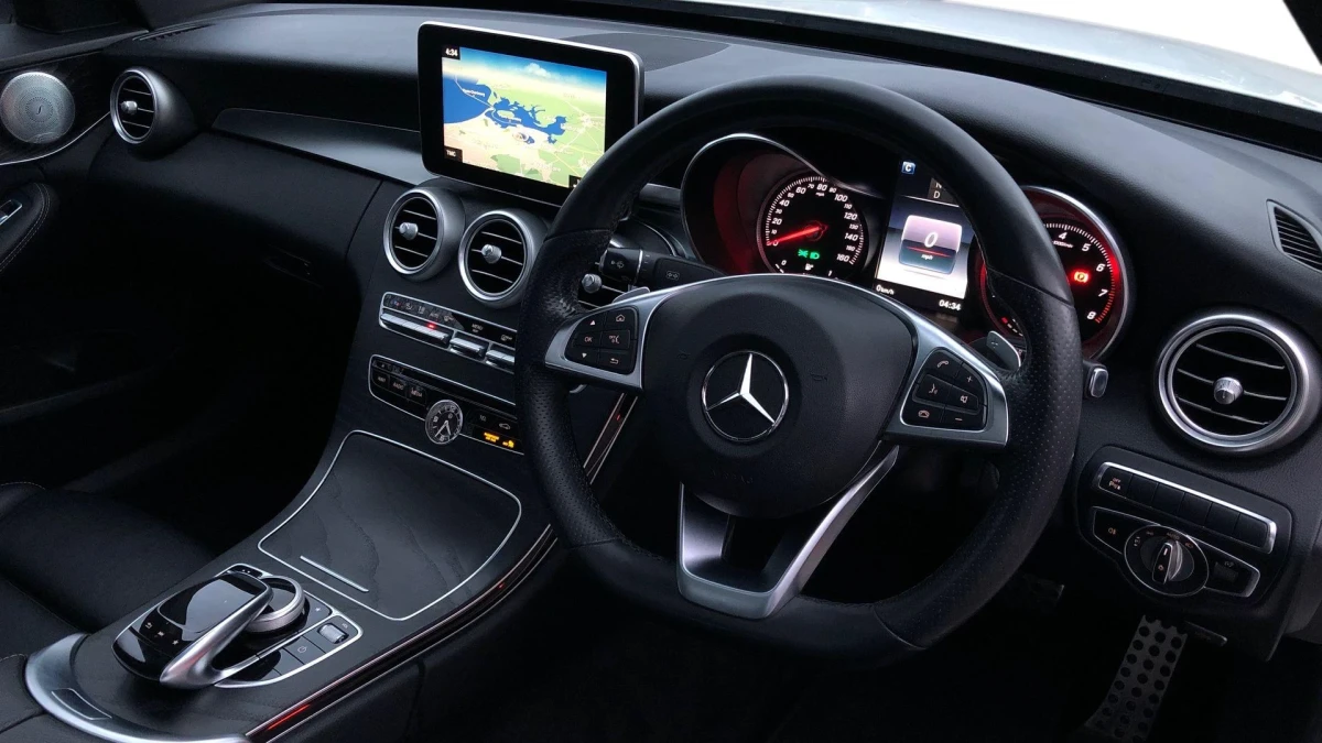 Mercedes-Benz C-Class Image 3