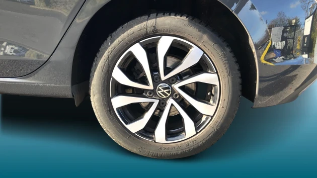 Volkswagen Golf Listing Image