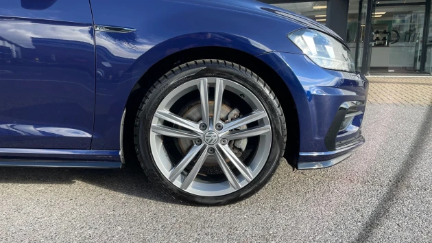 Volkswagen Golf Listing Image