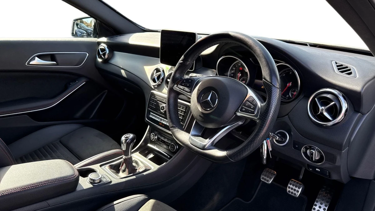 Mercedes-Benz GLA Image 3