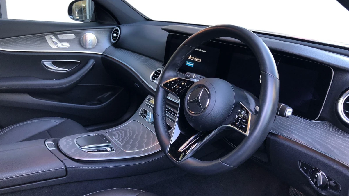 Mercedes-Benz E-Class Image 3
