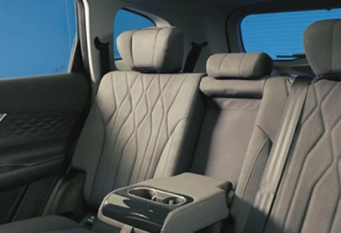 Spacious Seating for Seven