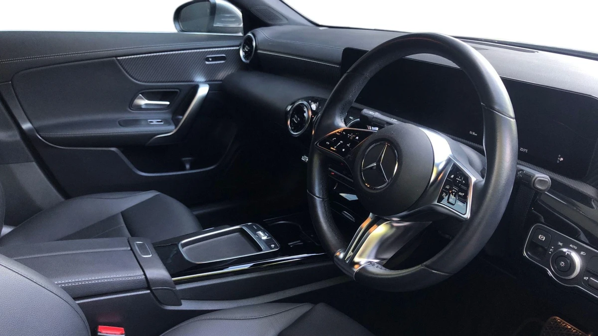 Mercedes-Benz CLA Image 3