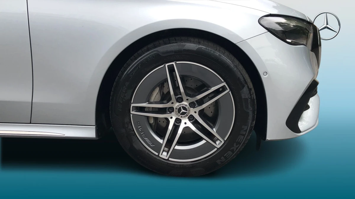 Mercedes-Benz E-Class Image 5