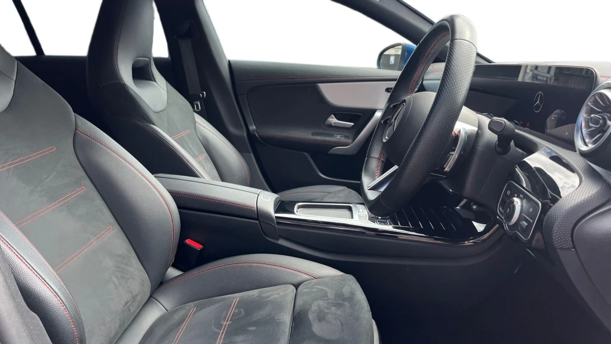 Mercedes-Benz CLA Image 3