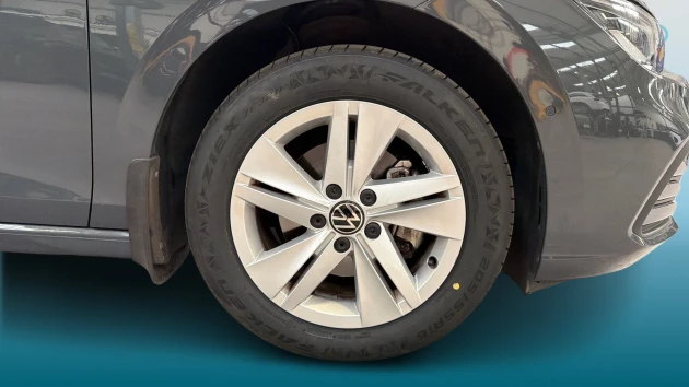 Volkswagen Golf Listing Image