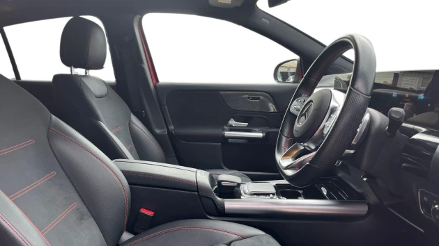 Mercedes-Benz GLA Listing Image