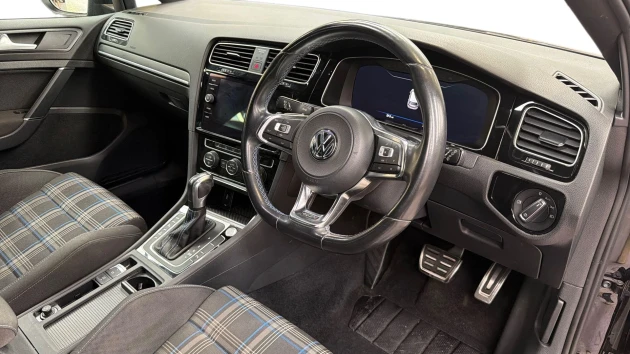 Volkswagen Golf Listing Image