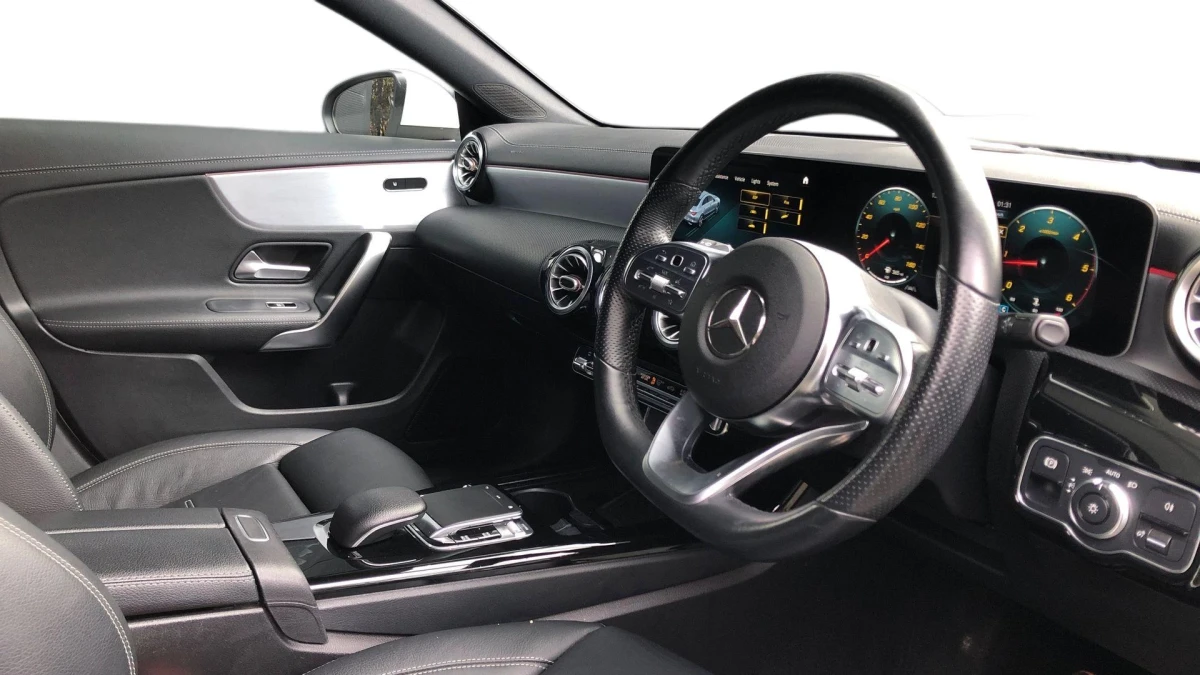 Mercedes-Benz CLA Image 3