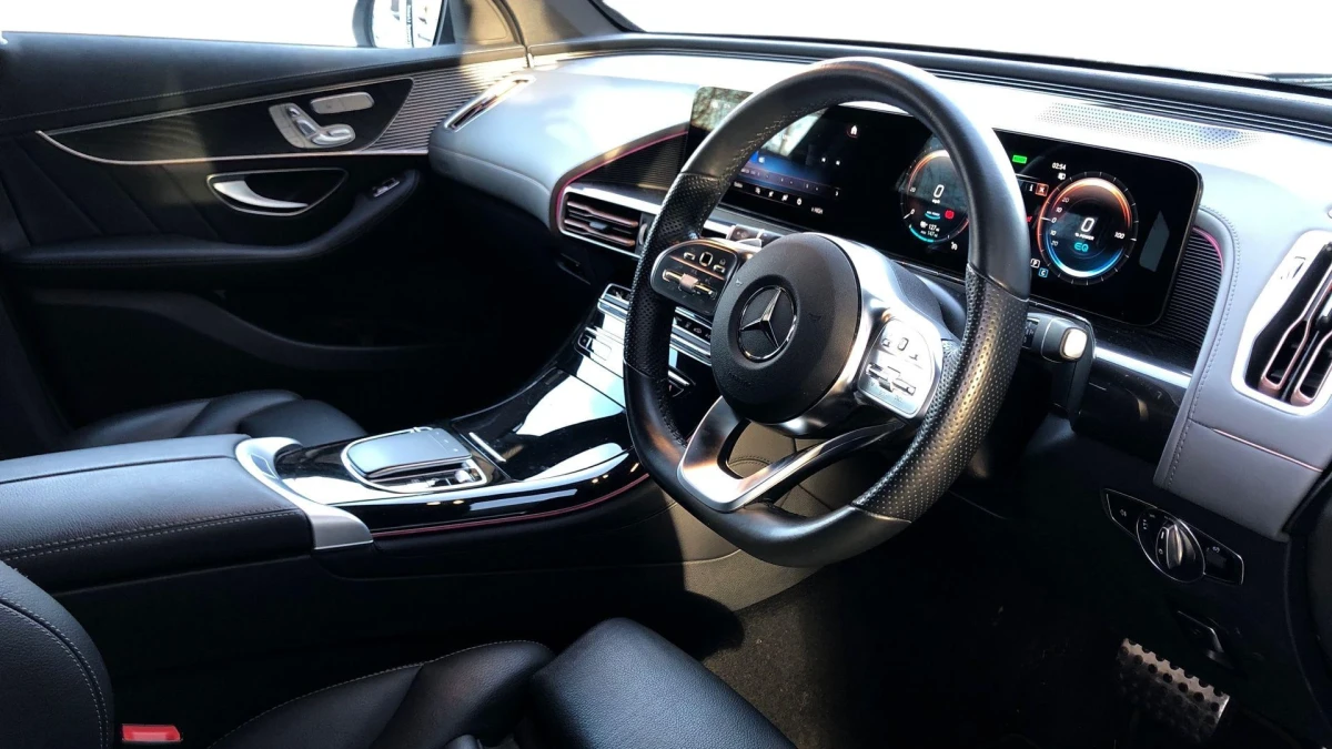 Mercedes-Benz EQC Image 3